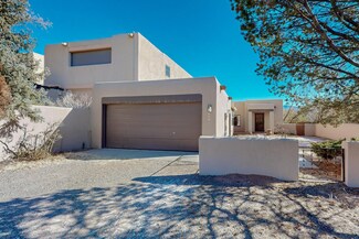 217 Camino de La Sierra, Santa Fe, NM 87501