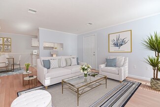 4 Squire Ct Unit 12, Natick, MA 01760