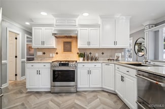 1553 Degrasse Dr, Hayes, VA 23072