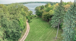 970 Pleasantview Rd, Chanhassen, MN 55317