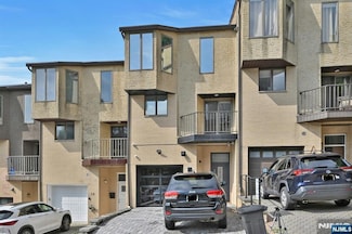 20 Veterans Way, Edgewater, NJ 07020