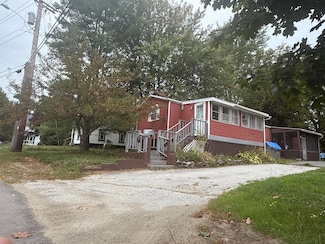 5 South St, Newport, ME 04953