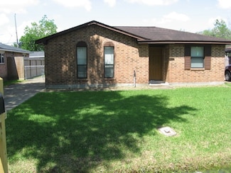 4726 Caroline St, Seabrook, TX 77586