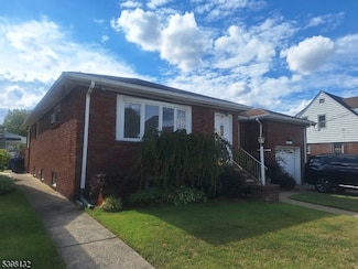 95 Bogert St, Totowa, NJ 07512