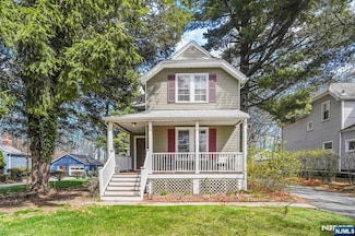 699 Riverview Dr, Totowa, NJ 07512