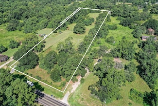 3722 Montgomery Rd, Huntsville, TX 77340