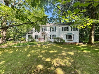 10 Riverview Dr, Norwalk, CT 06850