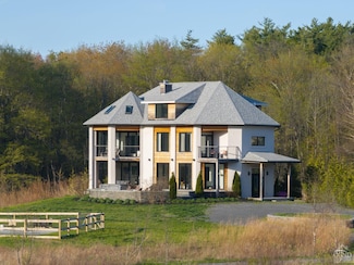 28 New York 32a, Saugerties, NY 12477