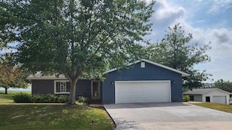 403 W 4th St, Wayland, IA 52654