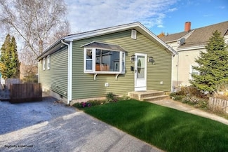 26 Standish Ave, Providence, RI 02908