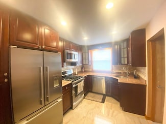 31 Thomas St, Staten Island, NY 10306