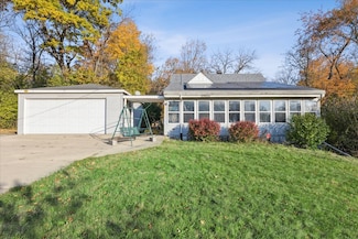 29652 W Roberts Rd, Island Lake, IL 60042