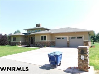 1126 Peacock Dr, Scottsbluff, NE 69361