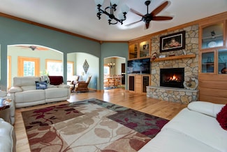 197 Serenity Ln, Galena, MO 65656