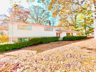 208 Southridge Rd, Fort Wayne, IN 46825