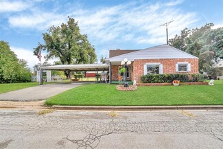 213 W Davis Ave, Tipton, OK 73570