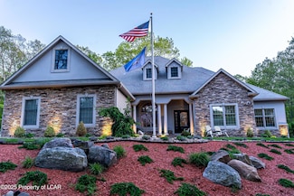 15 Golf Course Rd, Bear Creek Village, PA 18702