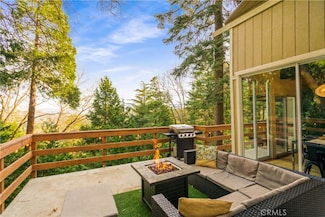 579 E Victoria Ct, Lake Arrowhead, CA 92352