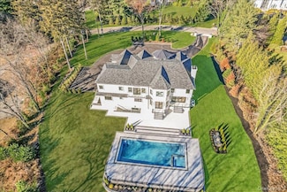 26 Saint Andrews Ct, Old Westbury, NY 11568