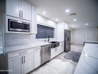 1034 E Topeka Dr, Phoenix, AZ 85024