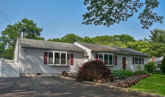 805 Canal Rd, Mount Sinai, NY 11766