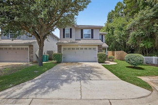 2909 Five Oaks Ln, Shalimar, FL 32579