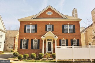 6935 Cove Inlet Ct, Fort Belvoir, VA 22060
