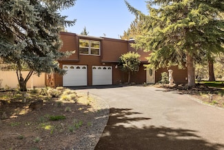 20825 King Hezekiah Way, Bend, OR 97702