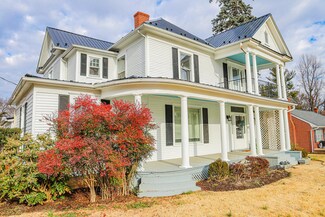 477 Locust Ave, Waynesboro, VA 22980