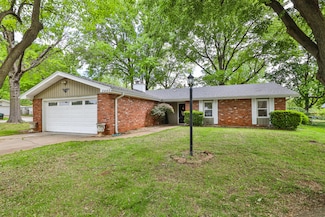2440 S Weaver Ave, Springfield, MO 65807