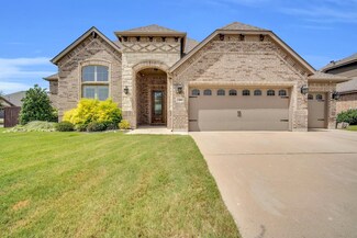 301 Strait Ln, Waxahachie, TX 75165