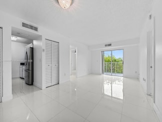 8260 SW 210th St Unit 211, Cutler Bay, FL 33189