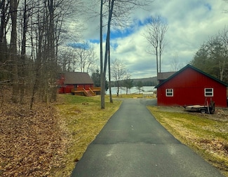 2747 E Lake Rd, New Milford, PA 18834