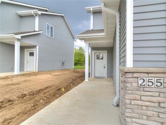 255 Amberwood Dr, Pleasant Hill, IA 50327