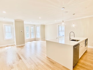 15 Yuill Cir Unit 4, Boston, MA 02136