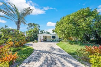 1034 6th Ln N, Naples, FL 34102