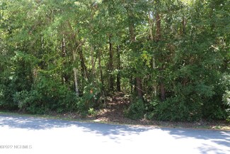 130 Cedar Rd, Pine Knoll Shores, NC 28512