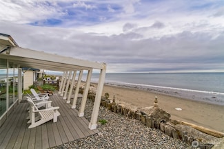 2687 W Beach Rd, Oak Harbor, WA 98277