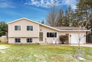 3425 Balsam Ave NE, Grand Rapids, MI 49525