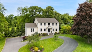 8 Meadowview Dr, Brookfield, CT 06804