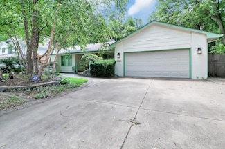 1116 E James St, Derby, KS 67037
