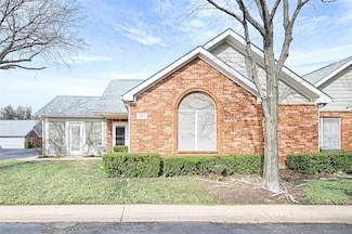 925 Bridges Dr, Arlington, TX 76012