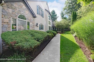 102 Stone Crest Cir, South Abington Township, PA 18411