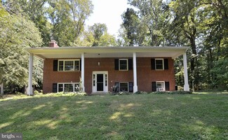 11521 Lakewood Ln, Fairfax Station, VA 22039