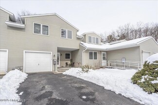 7116 Suzanne Ln, Schenectady, NY 12303