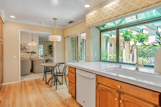 1593 University Ave, Sacramento, CA 95825