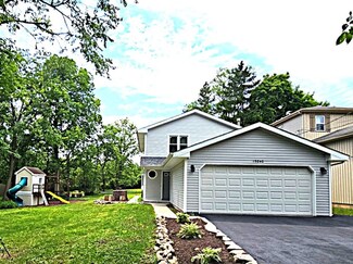19840 W West Shore Dr, Mundelein, IL 60060