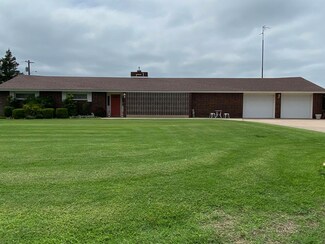 915 N Elm St, Mooreland, OK 73852