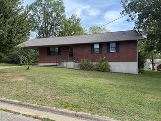 504 N Grand St, Willow Springs, MO 65793