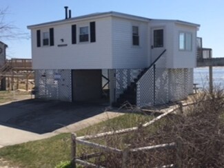 43 Beach St, Wareham, MA 02571